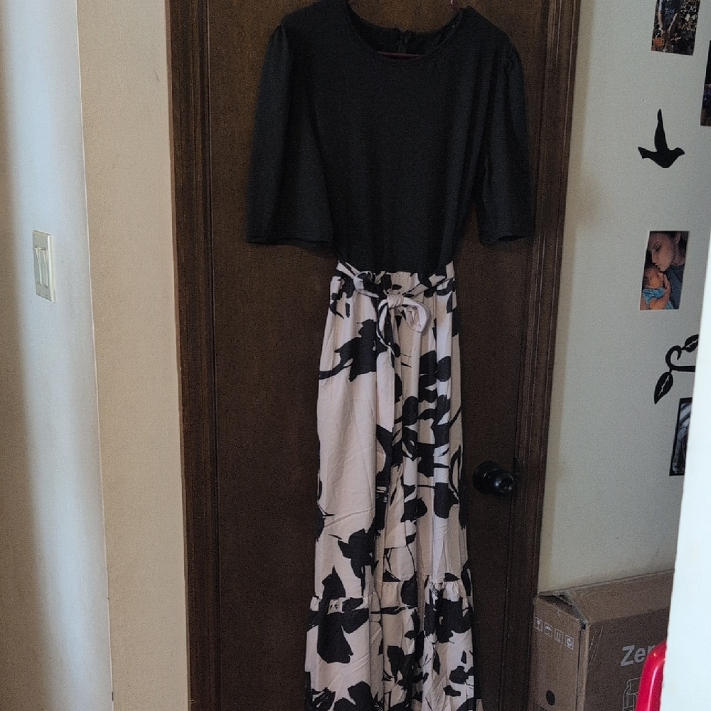 Chic Black and Off White Maxi Dress